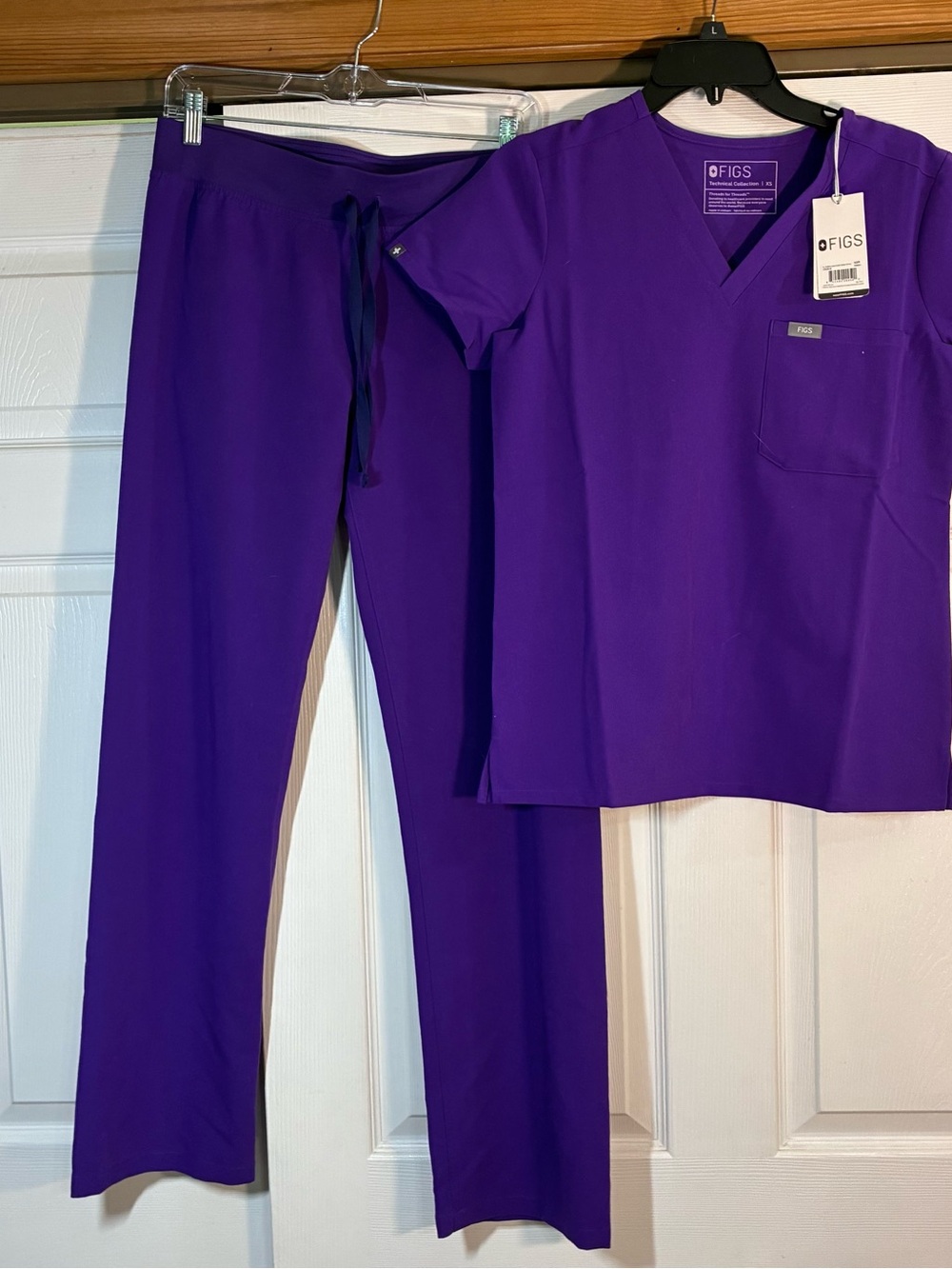 Figs digital grape scrub set. Top is XS pants are small regular length